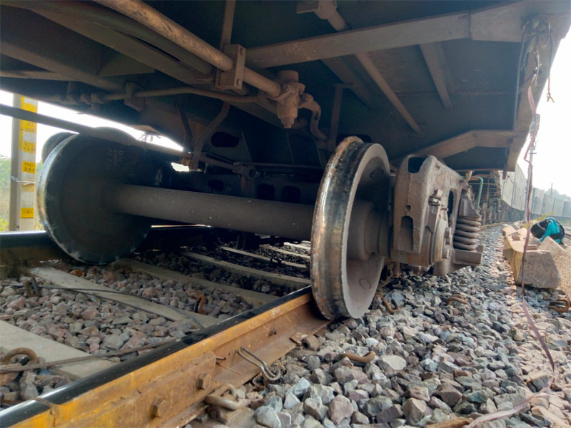 Breaking news: Goods train derailed in Durg